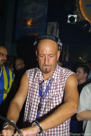 Tommy the Klubbingman 20 Years of Deejaying am 02.10.2001 - img_5481.jpg - eimage.de - Event Fotos 