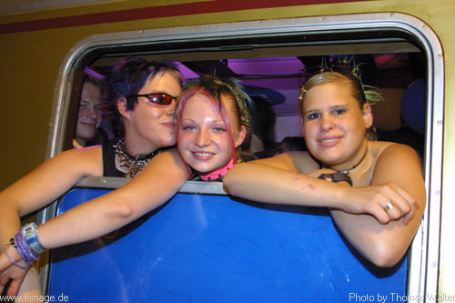 Sunshine-Live Lovetrain zur Loveparade 2002 am 12.07.2002 - img_7334.jpg - eimage.de - Event Fotos 
