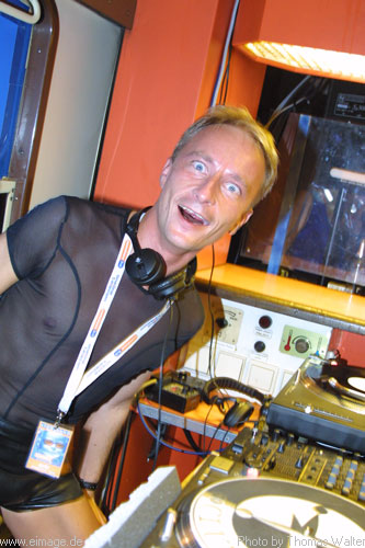 Sunshine-Live Lovetrain zur Loveparade 2002 am 12.07.2002 - img_7360.jpg - eimage.de - Event Fotos 