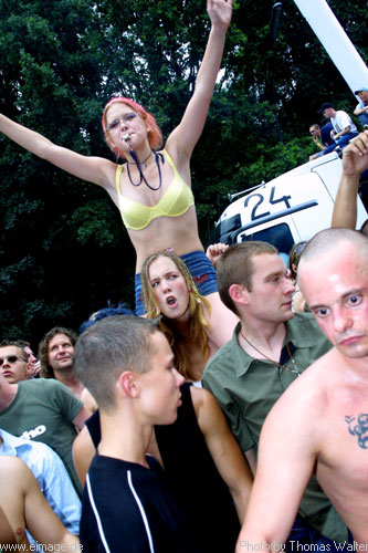 Loveparade in Berlin am 13.07.2002 - img_7692.jpg - eimage.de - Event Fotos 
