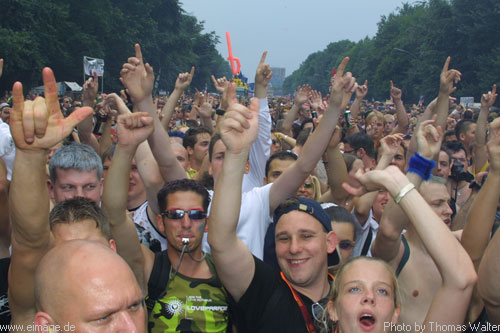 Loveparade in Berlin am 13.07.2002 - img_7698.jpg - eimage.de - Event Fotos 