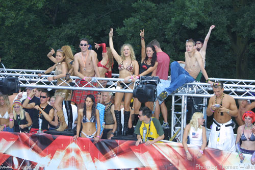 Loveparade in Berlin am 13.07.2002 - img_7923.jpg - eimage.de - Event Fotos 