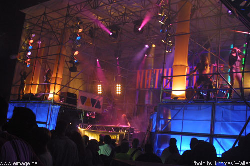 Nature One 2002 (Day One) Raketenbasis Pydna bei Kastellaun am 02.08.2002 - img_9638.jpg - eimage.de - Event Fotos 