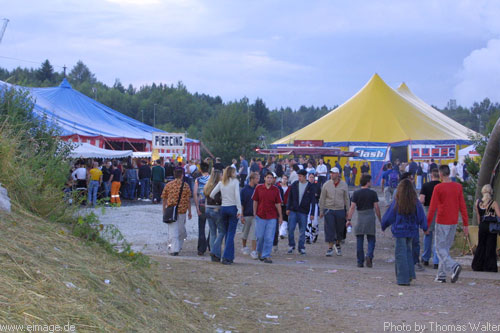 Nature One 2002 (Day Two) Raketenbasis Pydna bei Kastellaun am 03.08.2002 - img_0104.jpg - eimage.de - Event Fotos 