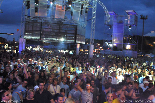 Nature One 2002 (Day Two) Raketenbasis Pydna bei Kastellaun am 03.08.2002 - img_0328.jpg - eimage.de - Event Fotos 