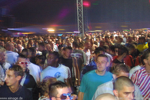 Nature One 2002 (Day Two) Raketenbasis Pydna bei Kastellaun am 03.08.2002 - img_0633.jpg - eimage.de - Event Fotos 