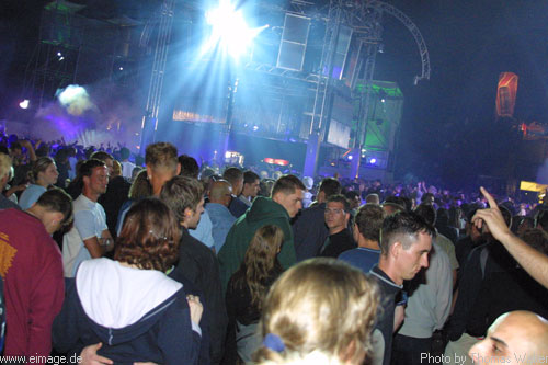 Nature One 2002 (Day Two) Raketenbasis Pydna bei Kastellaun am 03.08.2002 - img_0658.jpg - eimage.de - Event Fotos 