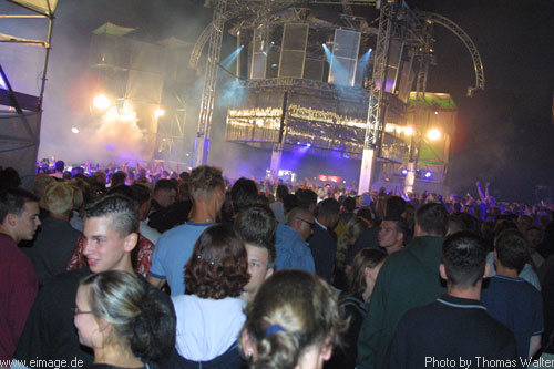 Nature One 2002 (Day Two) Raketenbasis Pydna bei Kastellaun am 03.08.2002 - img_0660.jpg - eimage.de - Event Fotos 