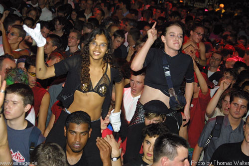 Mainstation-Party zur Street Parade 2002 in Zrich am 10.08.2002 - img_1450.jpg - eimage.de - Event Fotos 