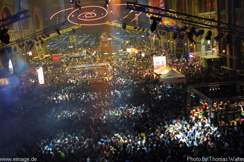 Mainstation-Party zur Street Parade 2002 in Zrich am 10.08.2002 - img_1460.jpg - eimage.de - Event Fotos 