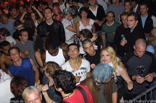 Mainstation-Party zur Street Parade 2002 in Zrich am 10.08.2002 - img_1611.jpg - eimage.de - Event Fotos 
