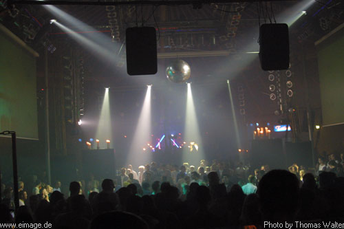 MaxiMal B-Day im Live-Music-Circus Kthen am 09.11.2002 - img_0098.jpg - eimage.de - Event Fotos 