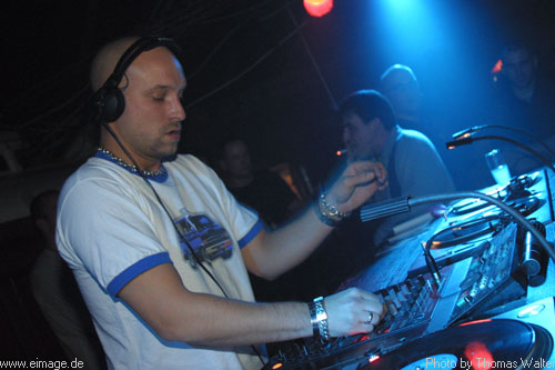 MaxiMal B-Day im Live-Music-Circus Kthen am 09.11.2002 - img_0134.jpg - eimage.de - Event Fotos 