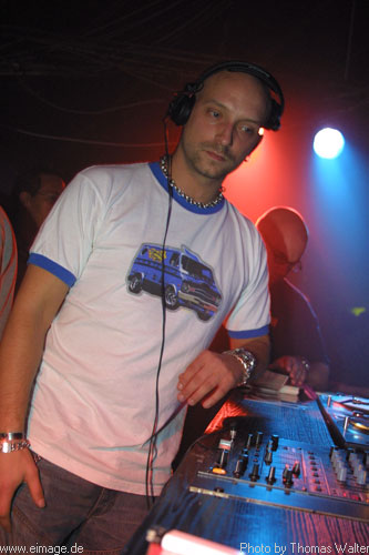MaxiMal B-Day im Live-Music-Circus Kthen am 09.11.2002 - img_0138.jpg - eimage.de - Event Fotos 