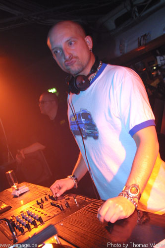 MaxiMal B-Day im Live-Music-Circus Kthen am 09.11.2002 - img_0162.jpg - eimage.de - Event Fotos 