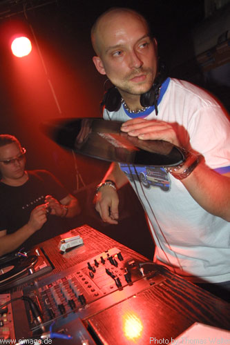 MaxiMal B-Day im Live-Music-Circus Kthen am 09.11.2002 - img_0219.jpg - eimage.de - Event Fotos 