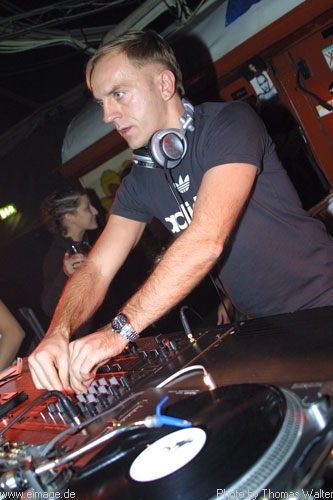 Sven Vth im Live-Music-Circus in Kthen am 23.12.2002 - img_2866.jpg - eimage.de - Event Fotos 