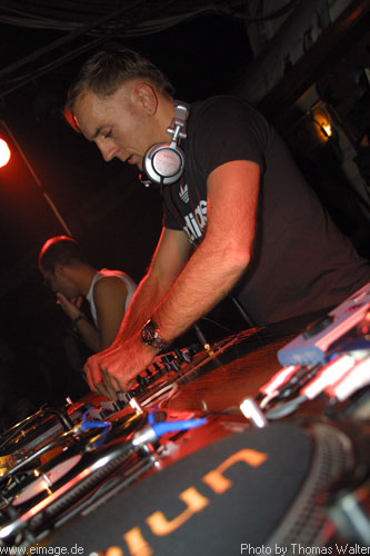 Sven Vth im Live-Music-Circus in Kthen am 23.12.2002 - img_2873.jpg - eimage.de - Event Fotos 
