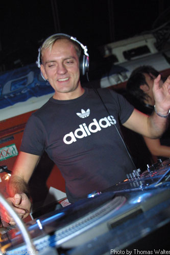 Sven Vth im Live-Music-Circus in Kthen am 23.12.2002 - img_2884.jpg - eimage.de - Event Fotos 