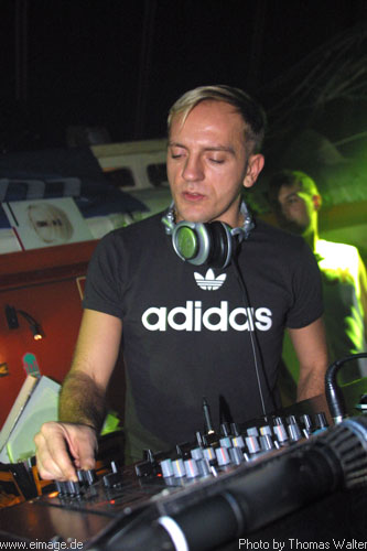 Sven Vth im Live-Music-Circus in Kthen am 23.12.2002 - img_3006.jpg - eimage.de - Event Fotos 