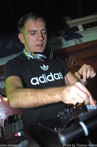 Sven Vth im Live-Music-Circus in Kthen am 23.12.2002 - img_3020.jpg - eimage.de - Event Fotos 