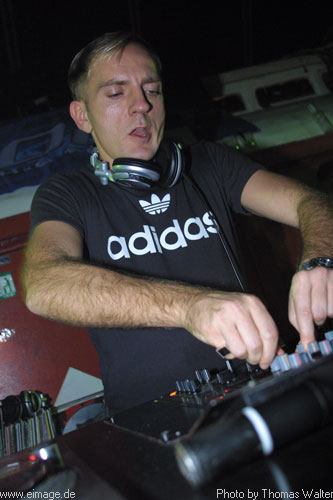 Sven Vth im Live-Music-Circus in Kthen am 23.12.2002 - img_3021.jpg - eimage.de - Event Fotos 