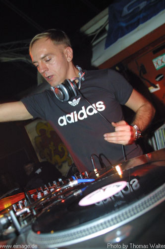 Sven Vth im Live-Music-Circus in Kthen am 23.12.2002 - img_3131.jpg - eimage.de - Event Fotos 