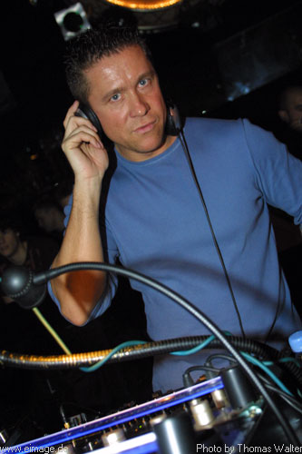 Cosmic Gate aka DJ Bossi am 27.12.2002 - img_3843.jpg - eimage.de - Event Fotos 
