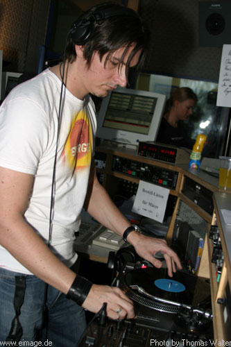 Sunshine-Live Mixmission 03 vom 17. bis 22.04.2003 - img_3925.jpg - eimage.de - Event Fotos 