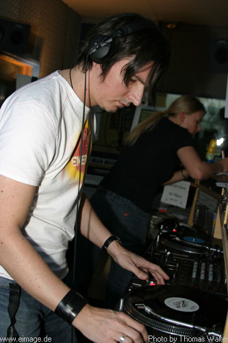 Sunshine-Live Mixmission 03 vom 17. bis 22.04.2003 - img_3933.jpg - eimage.de - Event Fotos 