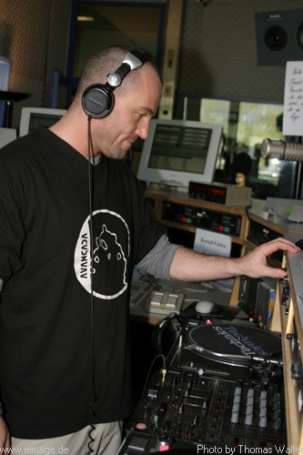Sunshine-Live Mixmission 03 vom 17. bis 22.04.2003 - img_4099.jpg - eimage.de - Event Fotos 
