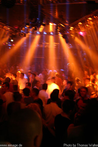 DJ Isaac am 02.05.2003 - img_8184.jpg - eimage.de - Event Fotos 