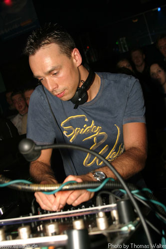 DJ Isaac am 02.05.2003 - img_8227.jpg - eimage.de - Event Fotos 