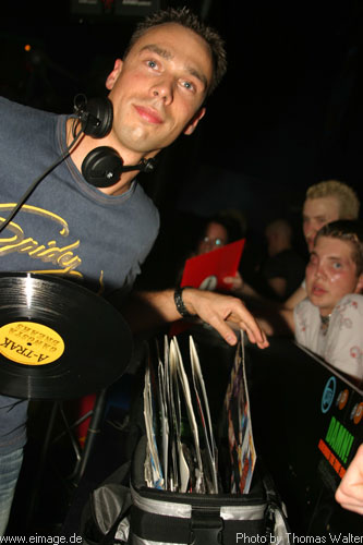DJ Isaac am 02.05.2003 - img_8301.jpg - eimage.de - Event Fotos 