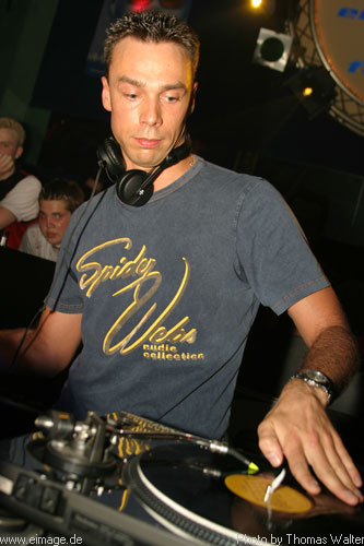 DJ Isaac am 02.05.2003 - img_8315.jpg - eimage.de - Event Fotos 