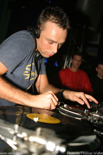 DJ Isaac am 02.05.2003 - img_8323.jpg - eimage.de - Event Fotos 
