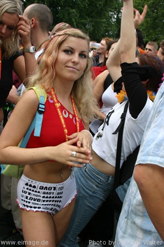 Loveparade 2003 Love Rules in Berlin Part 1 am 12.07.2003 - img_5952.jpg - eimage.de - Event Fotos 