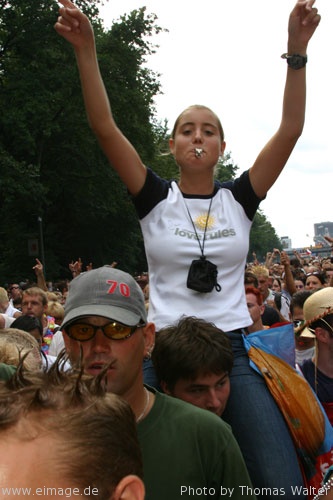 Loveparade 2003 Love Rules in Berlin Part 1 am 12.07.2003 - img_6004.jpg - eimage.de - Event Fotos 