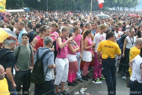 Loveparade 2003 Love Rules in Berlin Part 2 am 12.07.2003 - img_6515.jpg - eimage.de - Event Fotos 