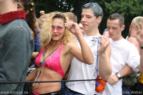 Loveparade 2003 Love Rules in Berlin Part 2 am 12.07.2003 - img_6554.jpg - eimage.de - Event Fotos 