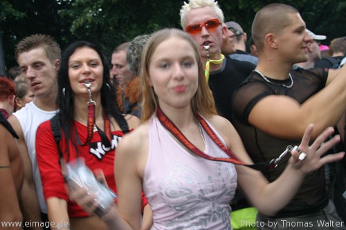 Loveparade 2003 Love Rules in Berlin Part 2 am 12.07.2003 - img_6581.jpg - eimage.de - Event Fotos 