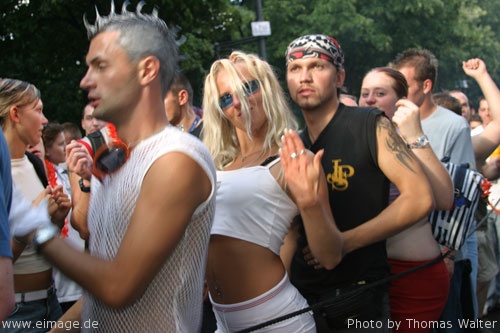 Loveparade 2003 Love Rules in Berlin Part 2 am 12.07.2003 - img_6594.jpg - eimage.de - Event Fotos 