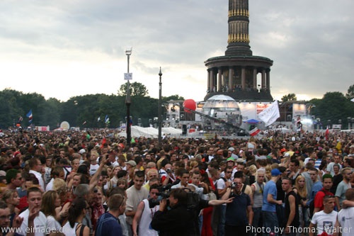 Loveparade 2003 Love Rules in Berlin Part 2 am 12.07.2003 - img_6714.jpg - eimage.de - Event Fotos 