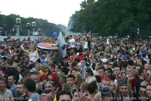 Loveparade 2003 Love Rules in Berlin Part 2 am 12.07.2003 - img_6775.jpg - eimage.de - Event Fotos 