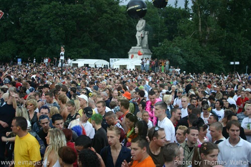 Loveparade 2003 Love Rules in Berlin Part 2 am 12.07.2003 - img_6787.jpg - eimage.de - Event Fotos 