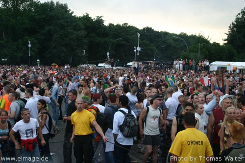 Loveparade 2003 Love Rules in Berlin Part 2 am 12.07.2003 - img_6820.jpg - eimage.de - Event Fotos 