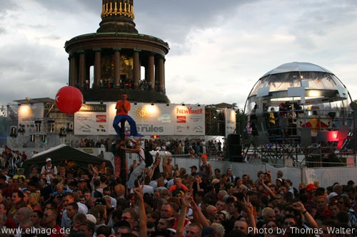 Loveparade 2003 Love Rules in Berlin Part 2 am 12.07.2003 - img_6864.jpg - eimage.de - Event Fotos 