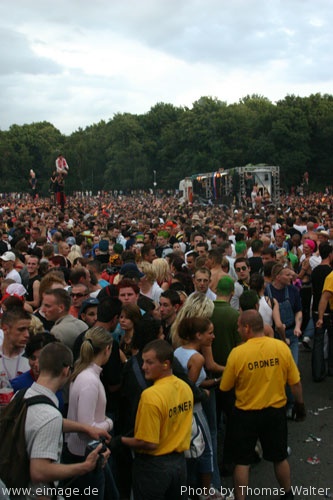 Loveparade 2003 Love Rules in Berlin Part 2 am 12.07.2003 - img_6900.jpg - eimage.de - Event Fotos 