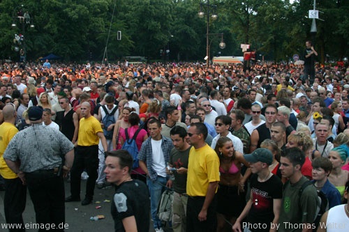Loveparade 2003 Love Rules in Berlin Part 2 am 12.07.2003 - img_6918.jpg - eimage.de - Event Fotos 