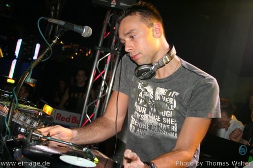 DJ Isaac am 19.12.2003 - img_4709.jpg - eimage.de - Event Fotos 